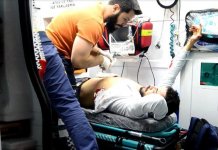 Aksaray'da bıçak ve masatlı 'yol verme' kavgası: 3 yaralı