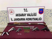Aksaray'daki restoran baskınında çok sayıda silah ele geçirildi