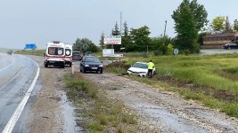 Aksaray'da Otomobil Tarlaya Düştü: 3 Yaralı
