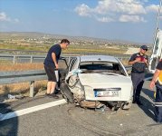 Aksaray'da Depremzedelerin Bulunduğu Otomobil Kazası: 1 Ölü, 6 Yaralı