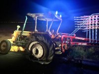 Aksaray'da otomobil traktöre çarptı: 3 yaralı