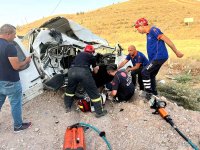 Aksaray'da Kamyonet ile Hafif Ticari Araç Çarpışması: 1 Ölü, 3 Yaralı