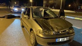 Aksaray'da Trafik Kazası: Ata Çarpan Otomobil Hurdaya Döndü